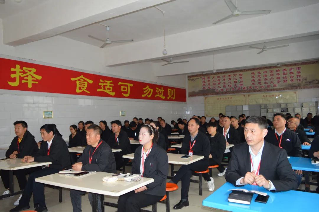 弘揚國學(xué)文化，傳承國學(xué)精髓